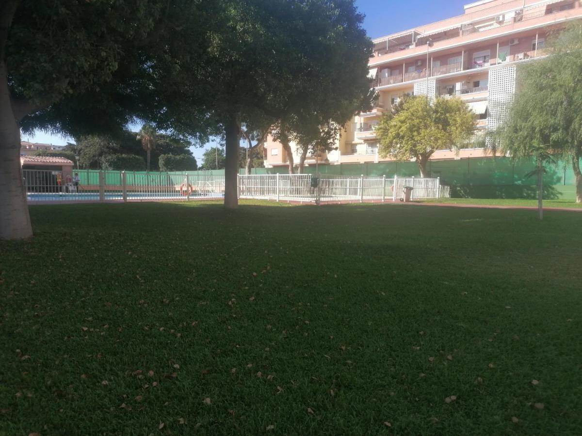 Apartamento Piso familiar con piscina y aparcamiento en Torre del Mar Exterior foto